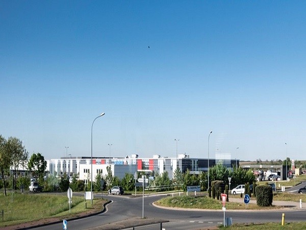 Location local commercial ou d’activités de 352 m²